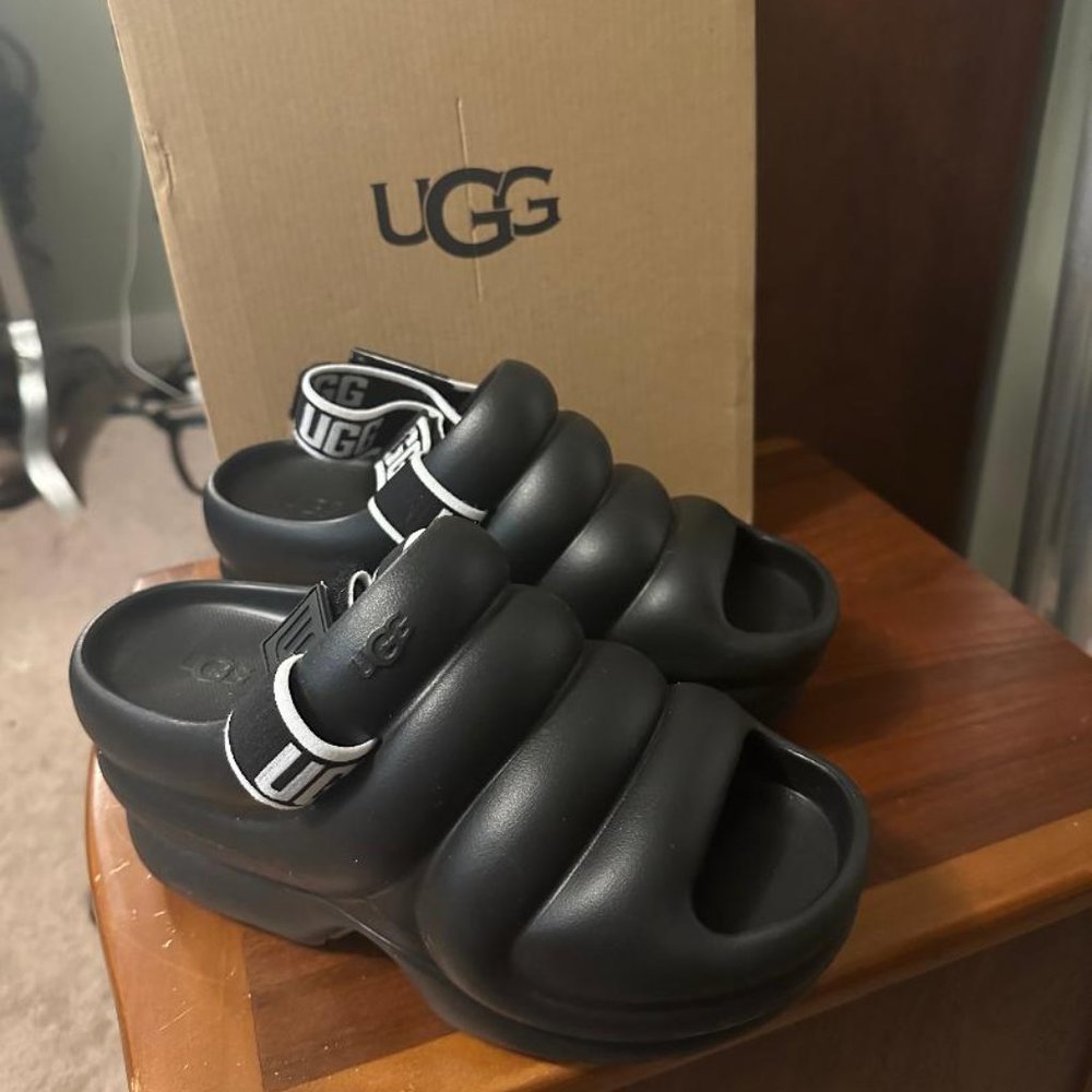 UGG Aww Yeah Slide Black Sandals Size7!